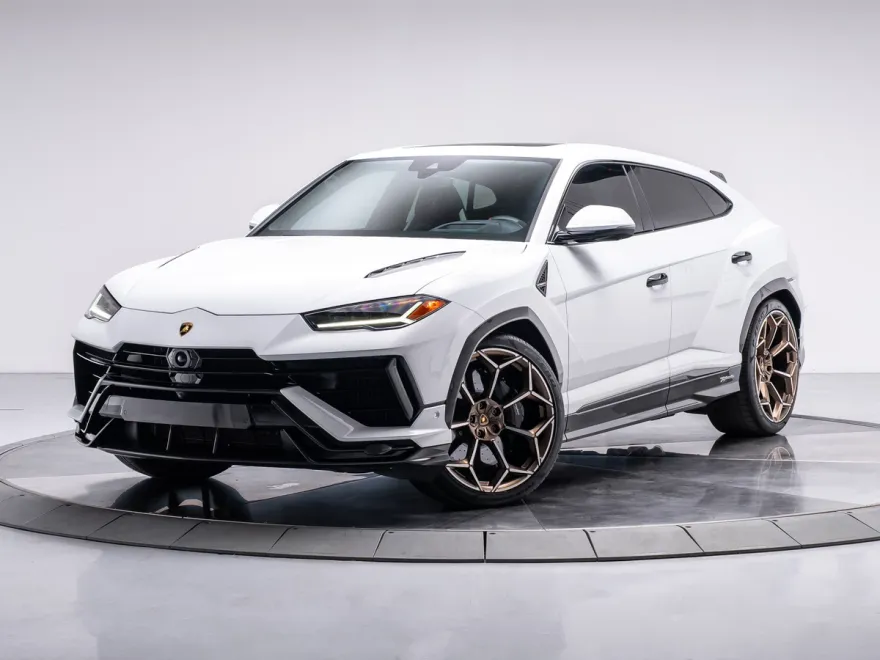 2023 Lamborghini Urus Performante photo 1