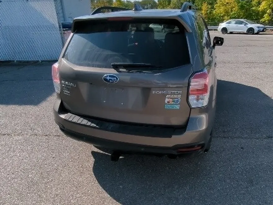 2017 Subaru Forester 2.5i Touring photo 1