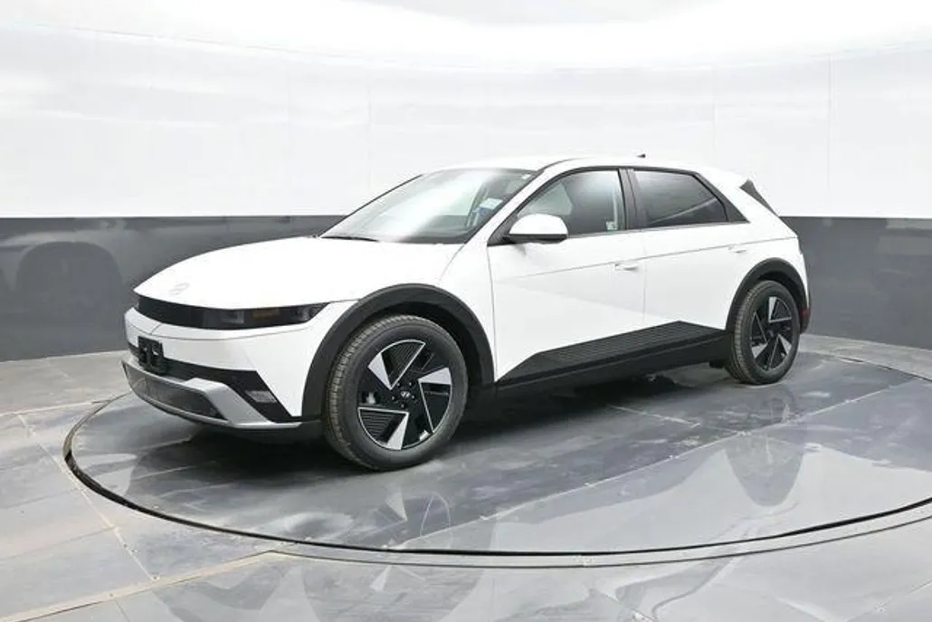 2025 Hyundai Ioniq 5 SE photo 1