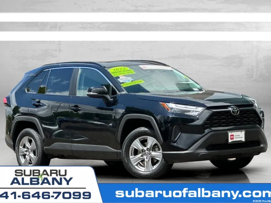 2023 Toyota RAV4 XLE photo 1