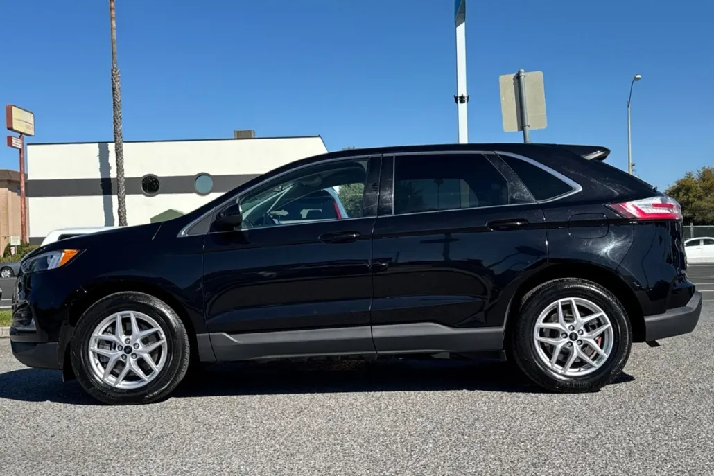 2023 Ford Edge SEL photo 1