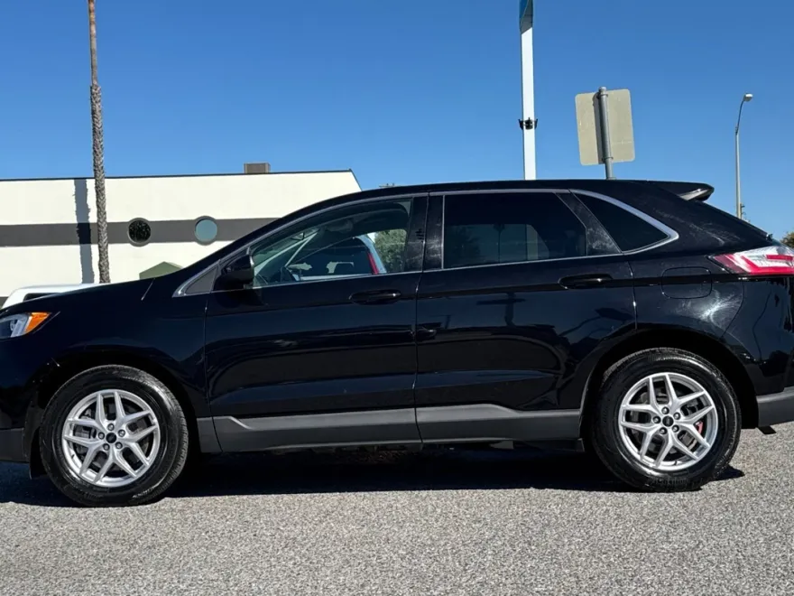 2023 Ford Edge SEL photo 1