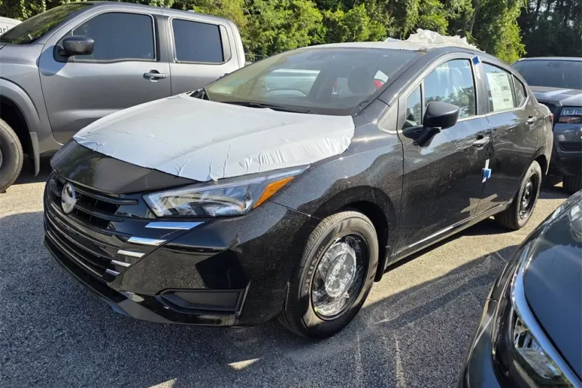 2025 Nissan Versa 1.6 S photo 1