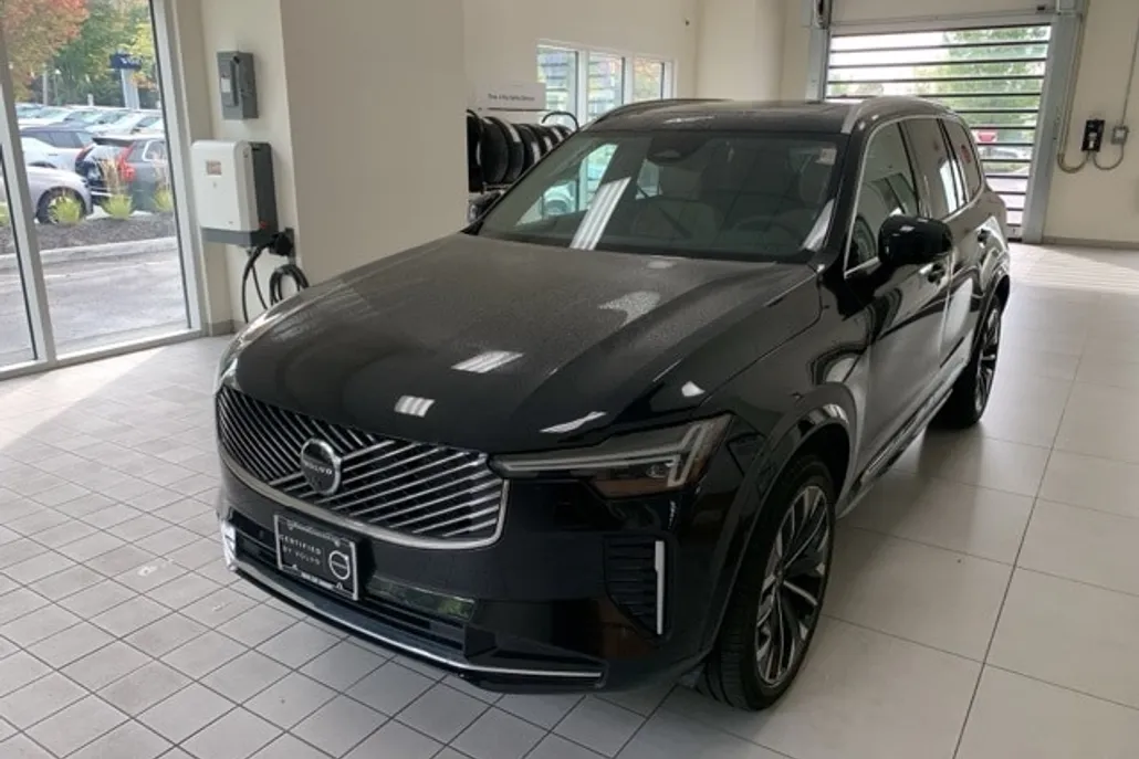 2025 Volvo XC90 Plus photo 1