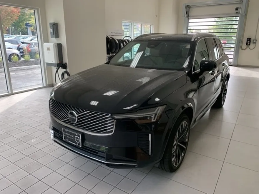 2025 Volvo XC90 Plus photo 1