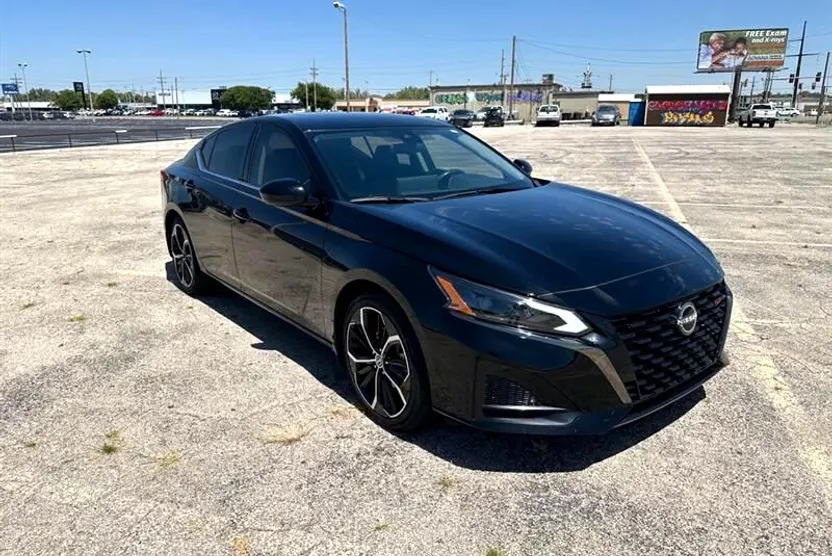 2024 Nissan Altima 2.5 SR photo 1