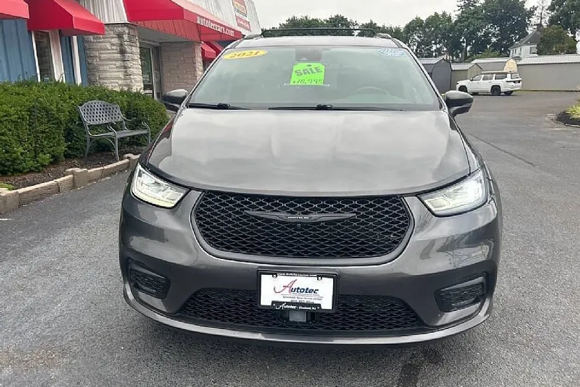 2021 Chrysler Pacifica Touring L photo 1