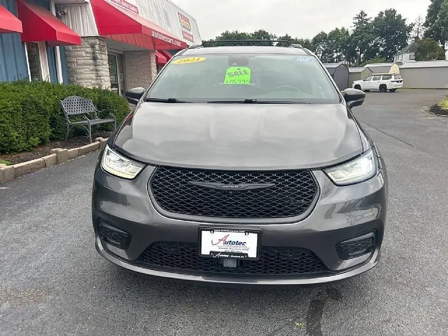 2021 Chrysler Pacifica Touring L photo 1