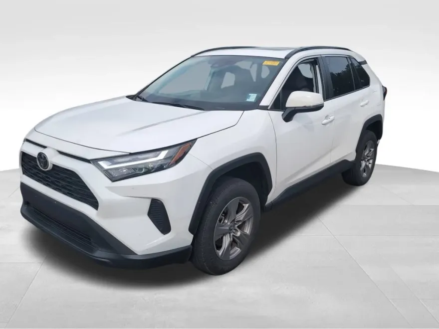 2023 Toyota RAV4 XLE photo 1