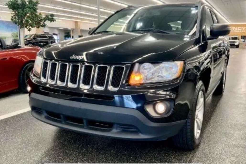 2013 Jeep Compass Sport photo 1