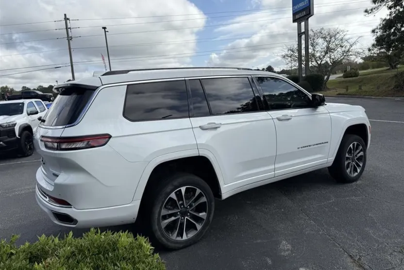 2021 Jeep Grand Cherokee Overland photo 1
