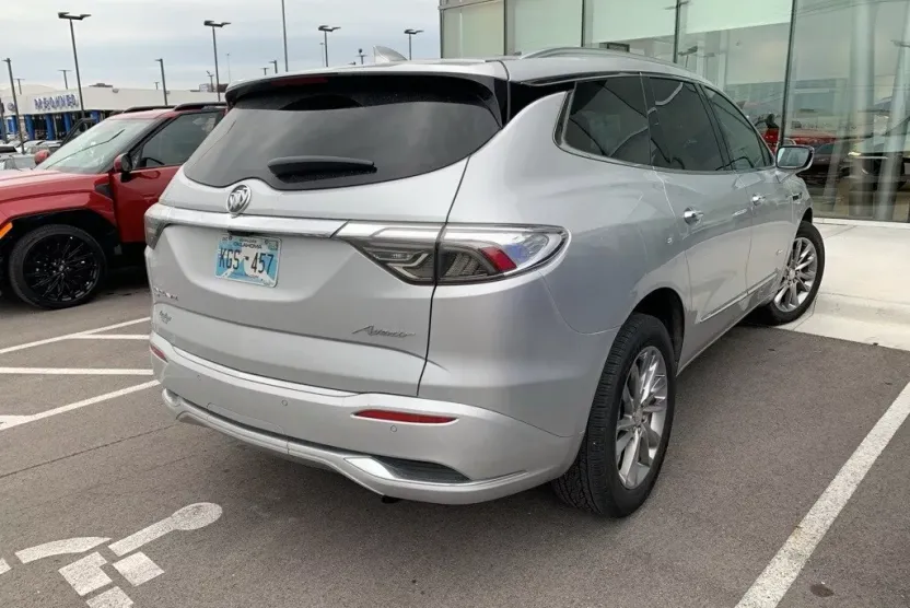 2022 Buick Enclave Avenir photo 1