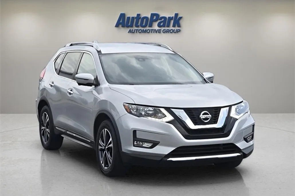 2017 Nissan Rogue SL photo 1