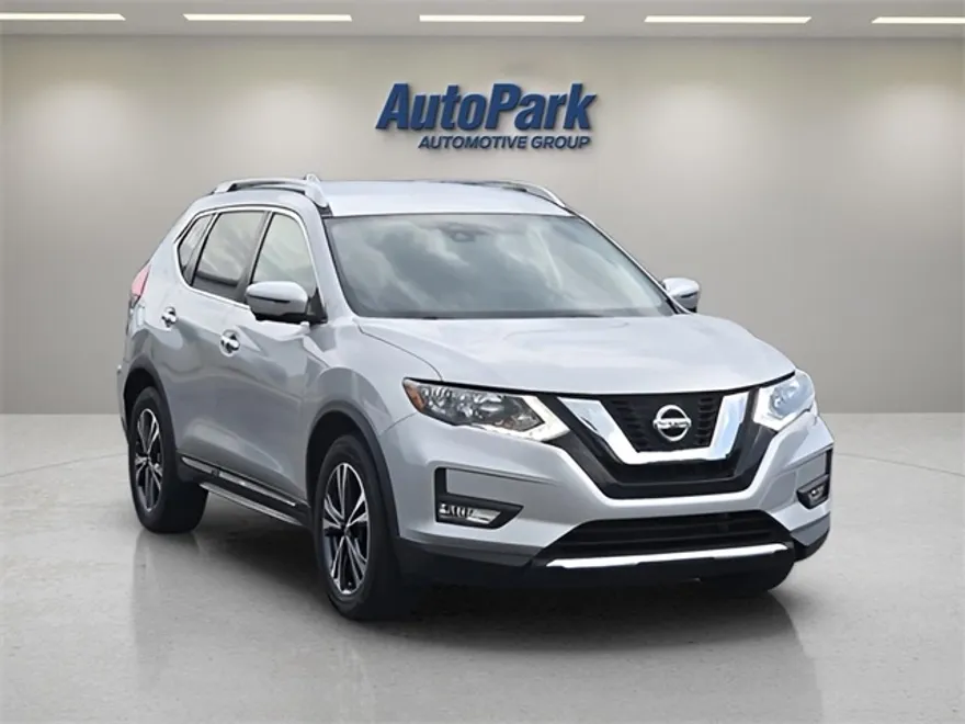 2017 Nissan Rogue SL photo 1