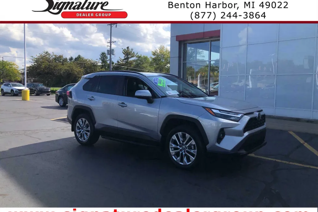 2022 Toyota RAV4 XLE Premium photo 1