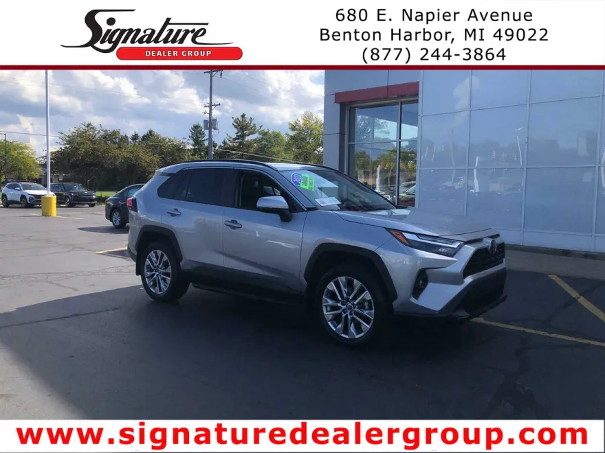 2022 Toyota RAV4 XLE Premium photo 1
