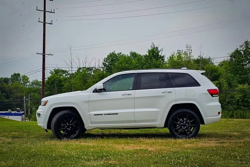 2021 Jeep Grand Cherokee Laredo X photo 1