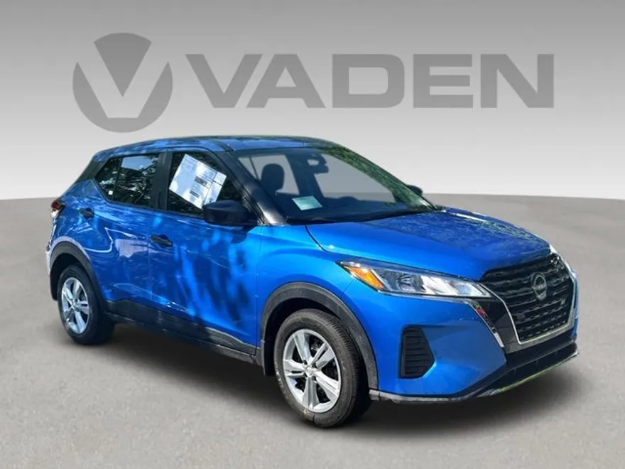 2025 Nissan Kicks Play S photo 1