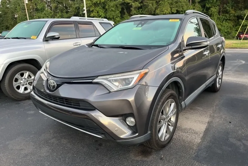 2017 Toyota RAV4 Limited photo 1