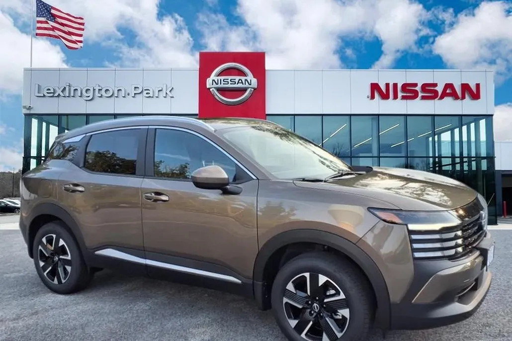 2025 Nissan Kicks SV photo 1