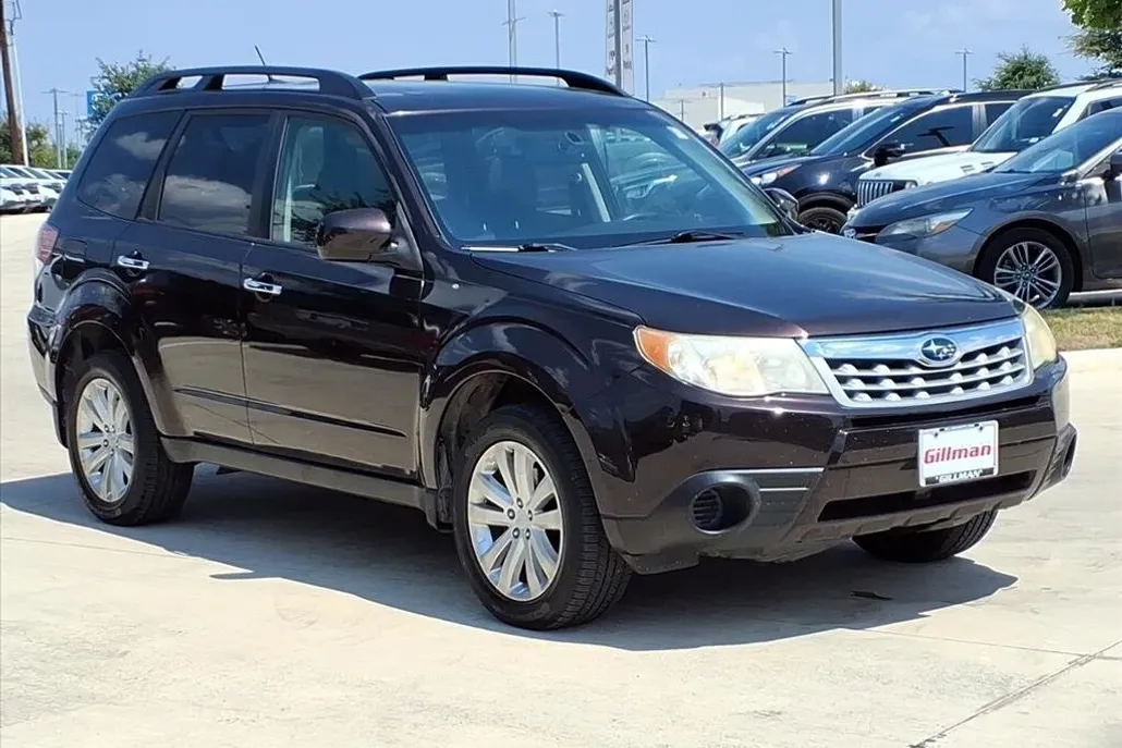 2013 Subaru Forester 2.5X Premium photo 1
