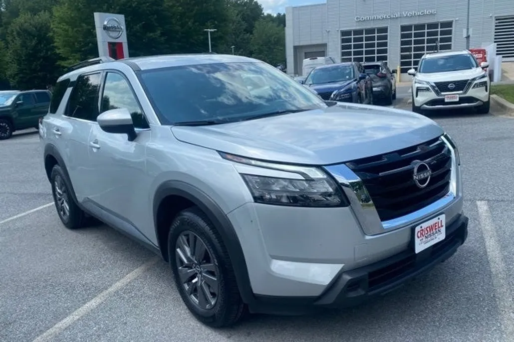 2024 Nissan Pathfinder SV photo 1