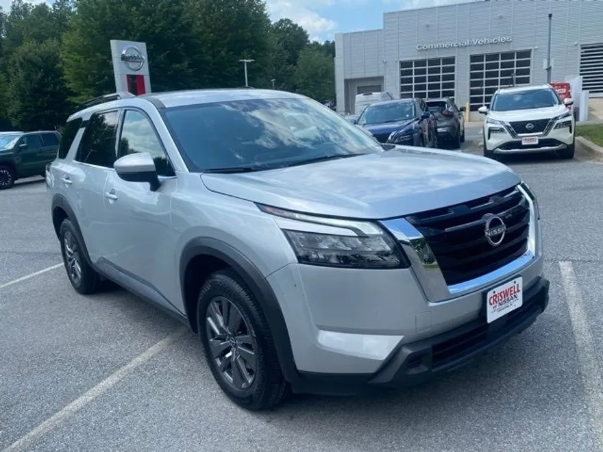 2024 Nissan Pathfinder SV photo 1