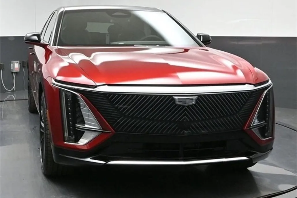 2025 Cadillac Lyriq Luxury photo 1
