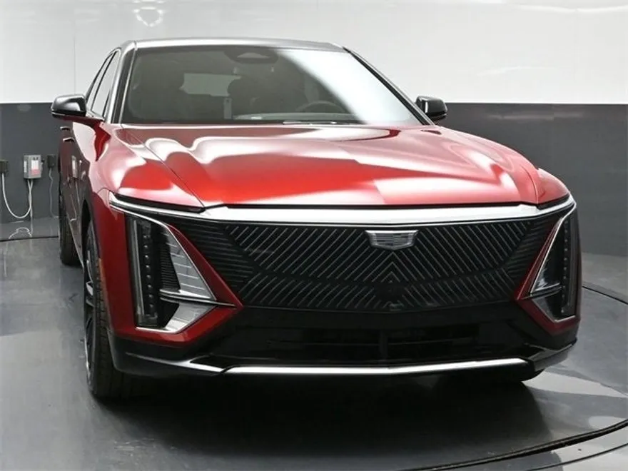2025 Cadillac Lyriq Luxury photo 1
