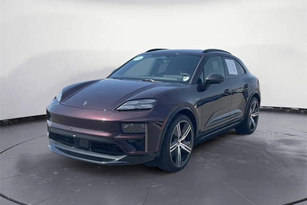 2024 Porsche Macan Electric Turbo photo 1