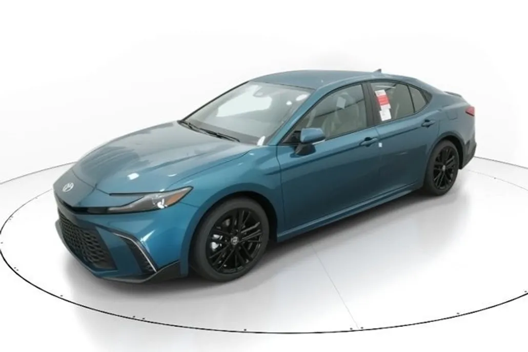 2026 Toyota Camry SE photo 1