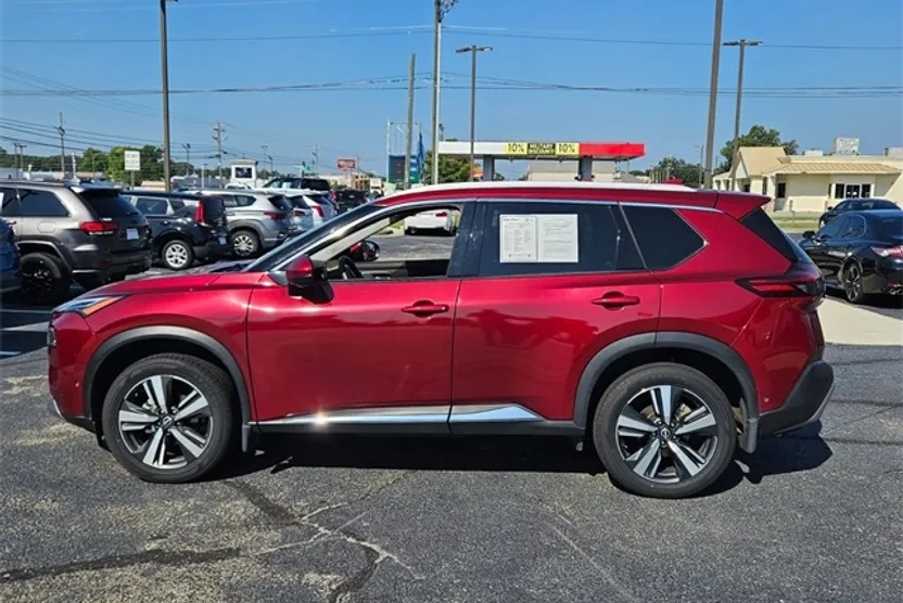 2023 Nissan Rogue Platinum photo 1