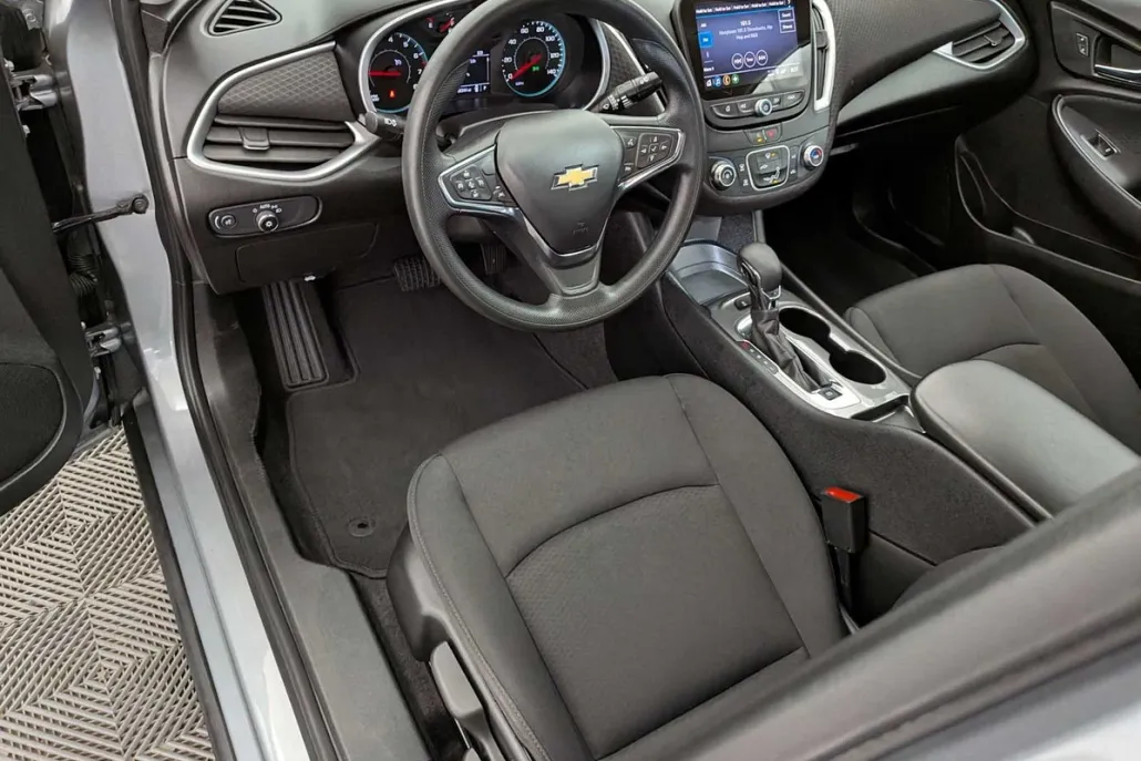 2024 Chevrolet Malibu photo 1