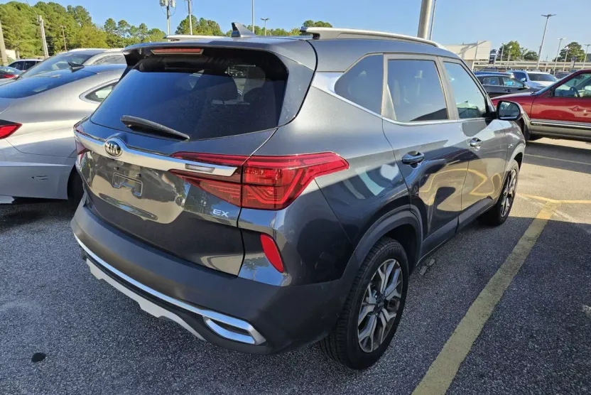 2021 Kia Seltos EX photo 1