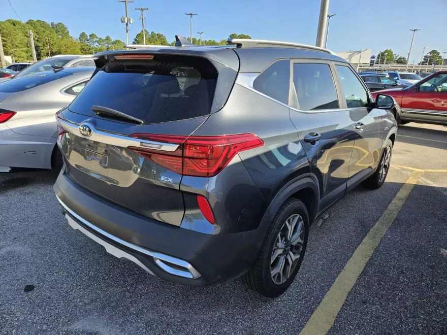 2021 Kia Seltos EX photo 1