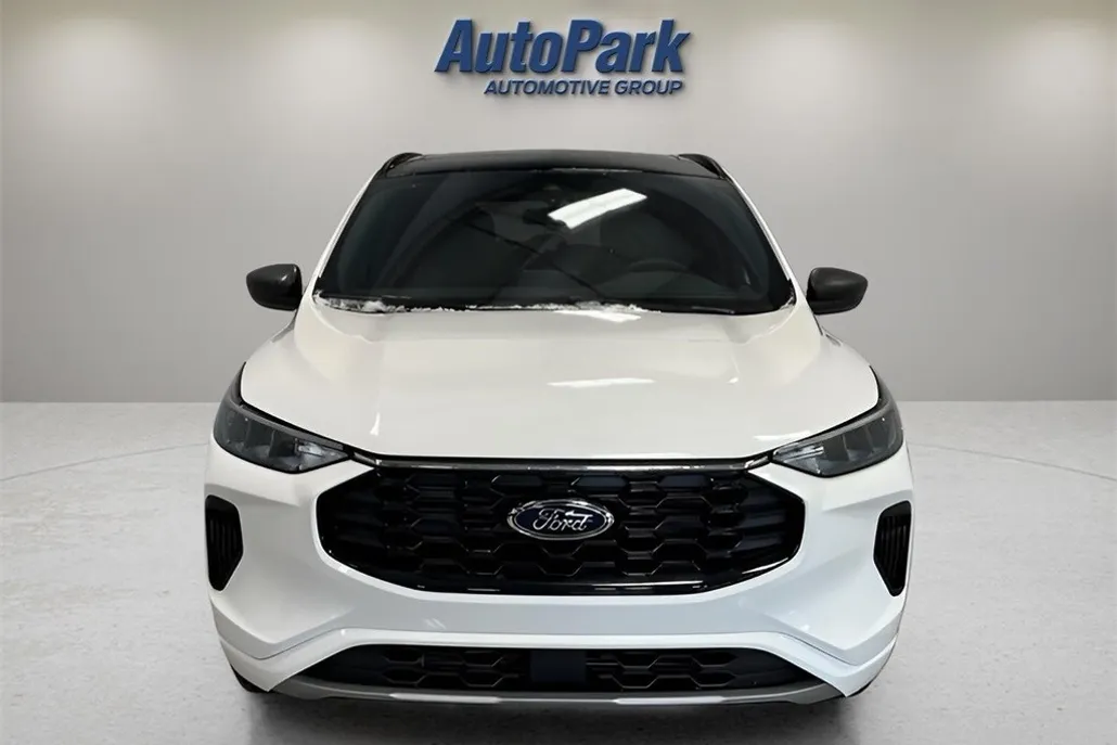 2024 Ford Escape ST-Line photo 1