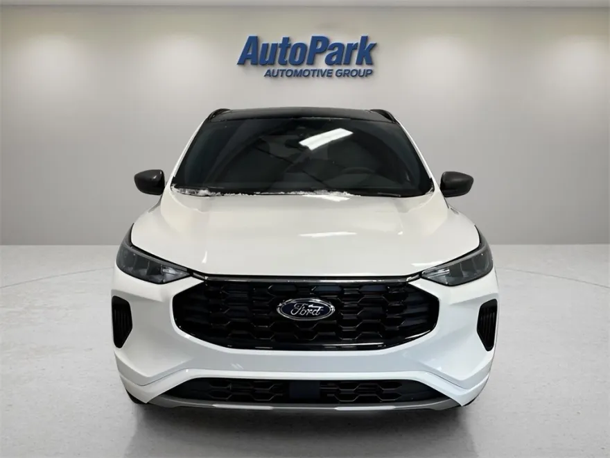 2024 Ford Escape ST-Line photo 1