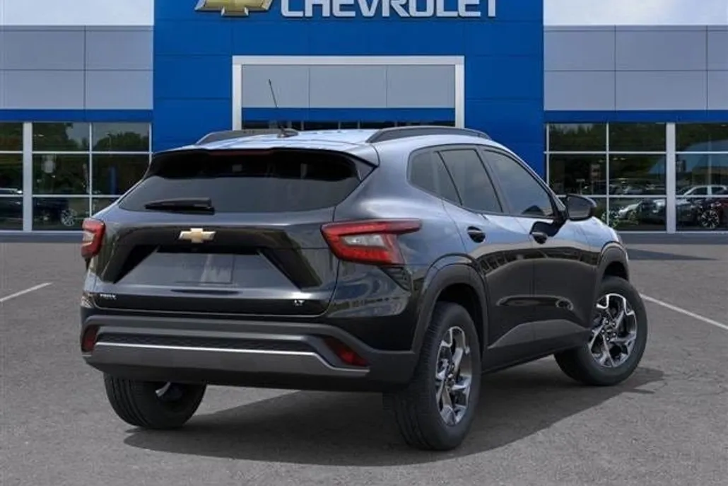 2025 Chevrolet Trax LT photo 1