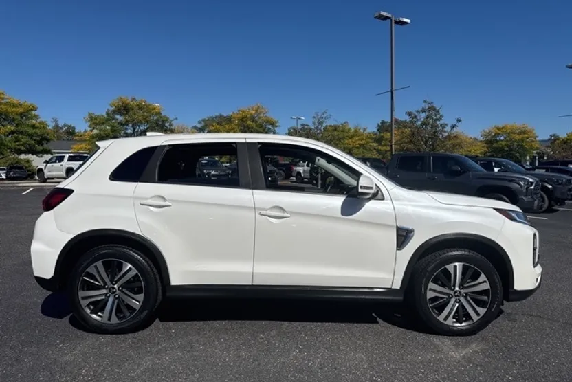 2020 Mitsubishi Outlander Sport SE photo 1