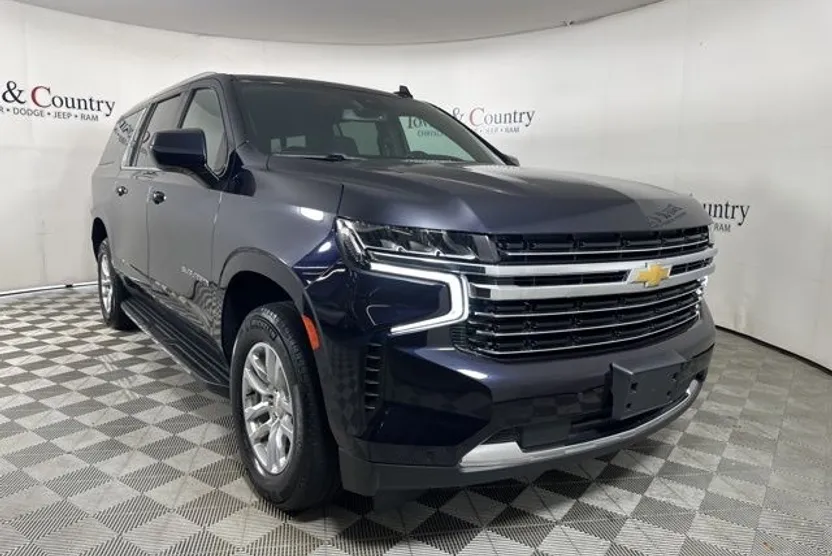 2023 Chevrolet Suburban LT photo 1