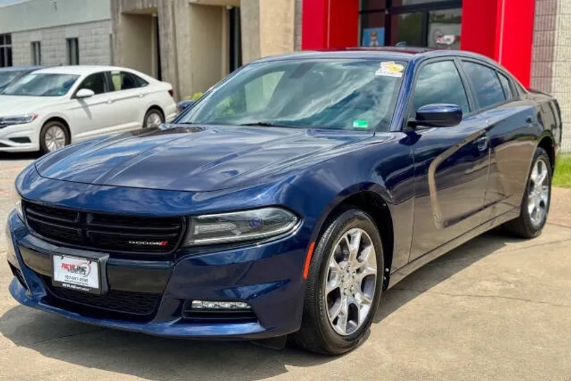 2015 Dodge Charger SXT photo 1