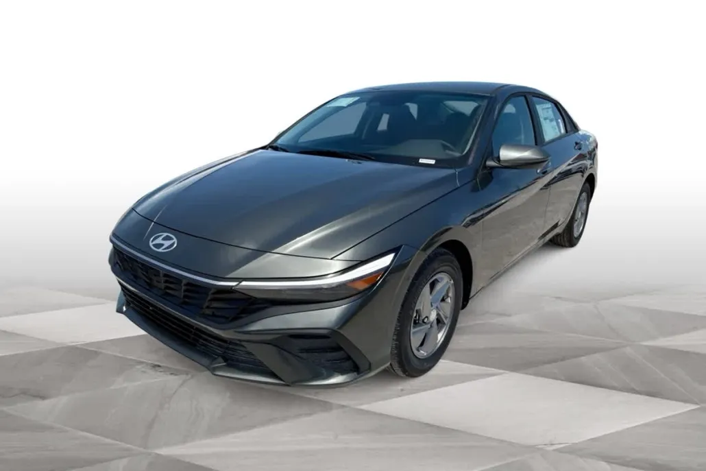 2025 Hyundai Elantra SE photo 1