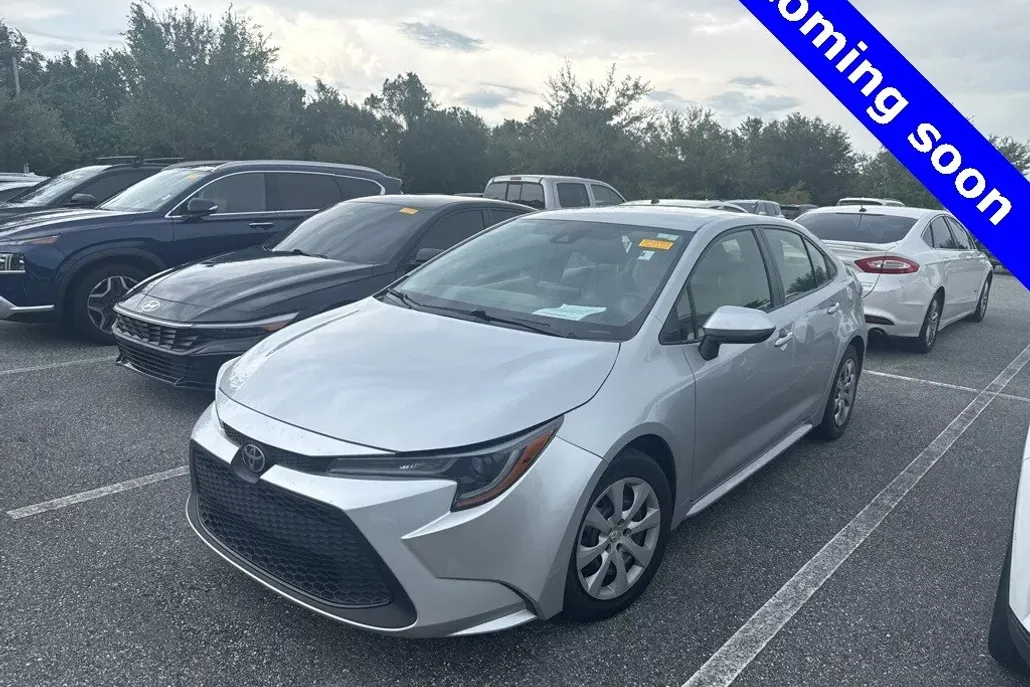 2021 Toyota Corolla LE photo 1