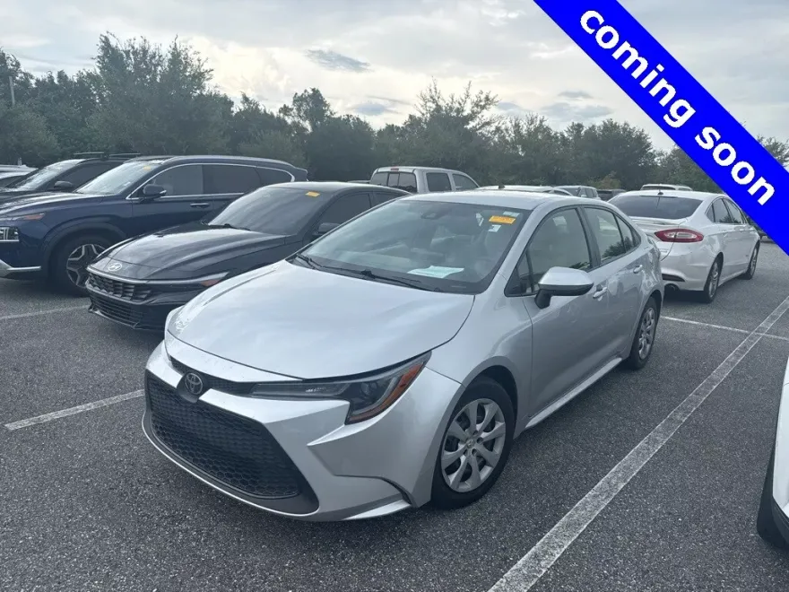 2021 Toyota Corolla LE photo 1