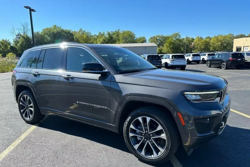 2022 Jeep Grand Cherokee Overland photo 1