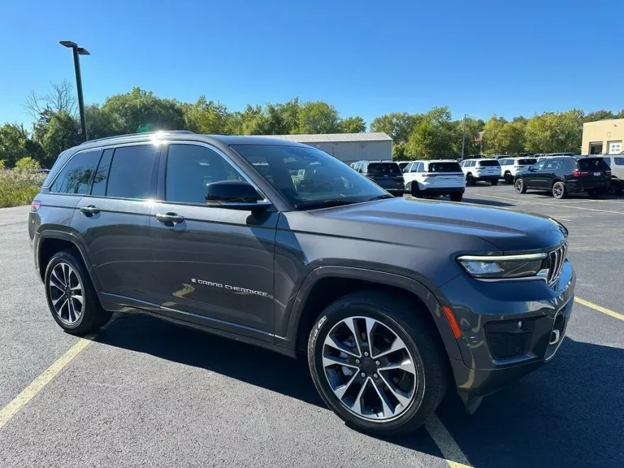 2022 Jeep Grand Cherokee Overland photo 1