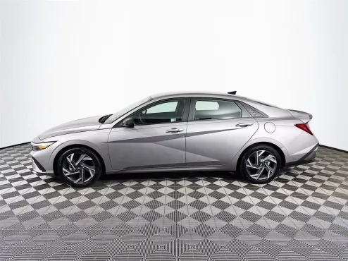 2025 Hyundai Elantra SEL Sport photo 4