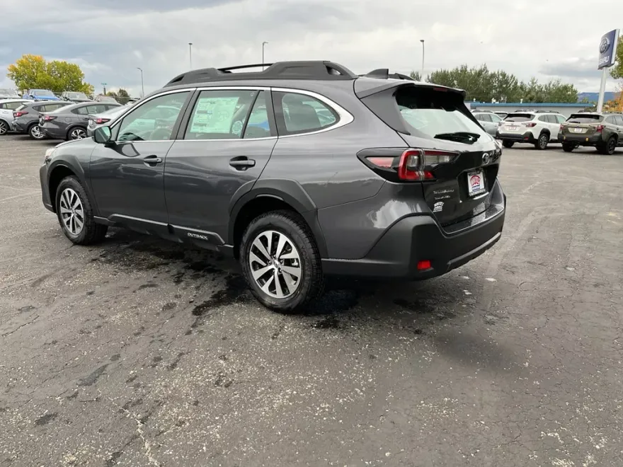 2025 Subaru Outback Base photo 1