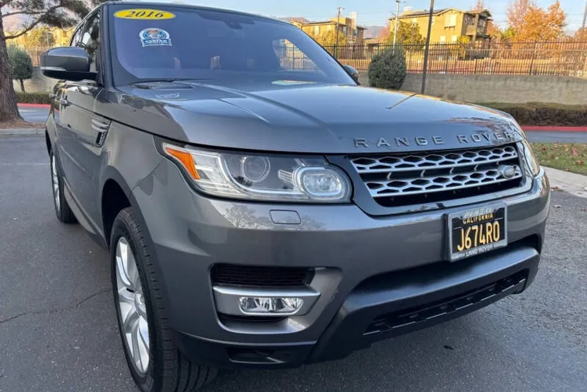 2016 Land Rover Range Rover Sport HSE photo 1