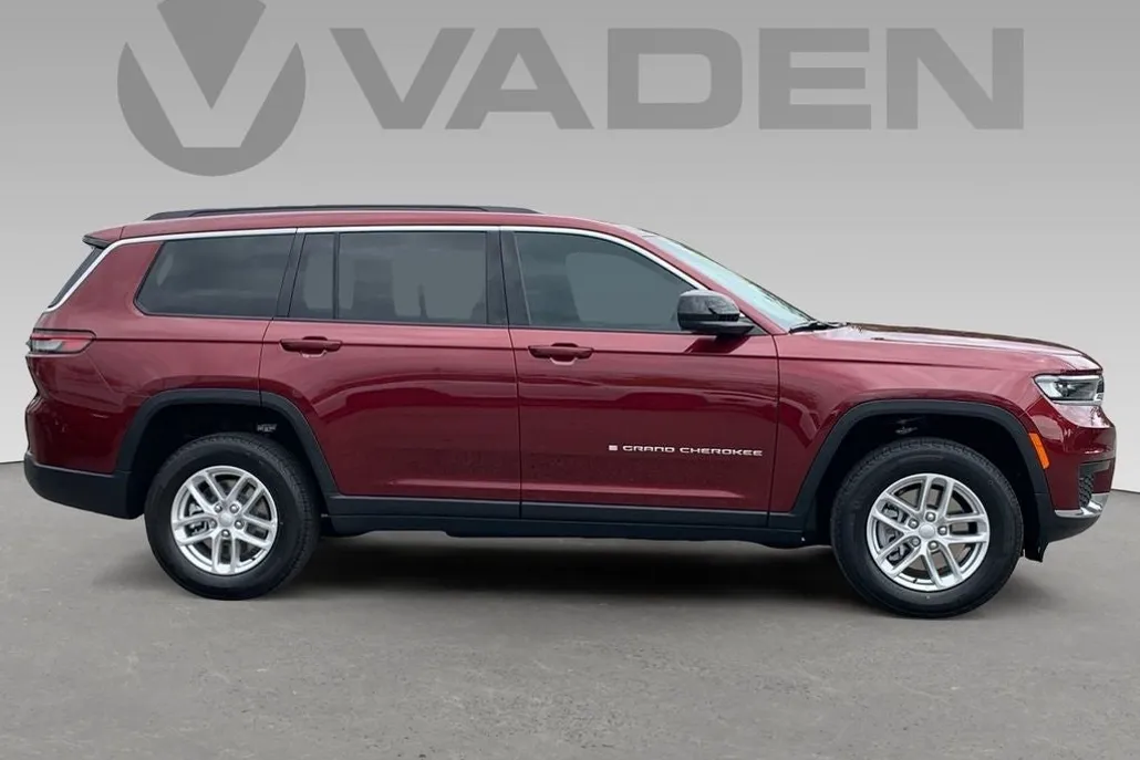 2025 Jeep Grand Cherokee Laredo photo 1